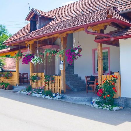 Guesthouse Ella Слуни Екстериор снимка
