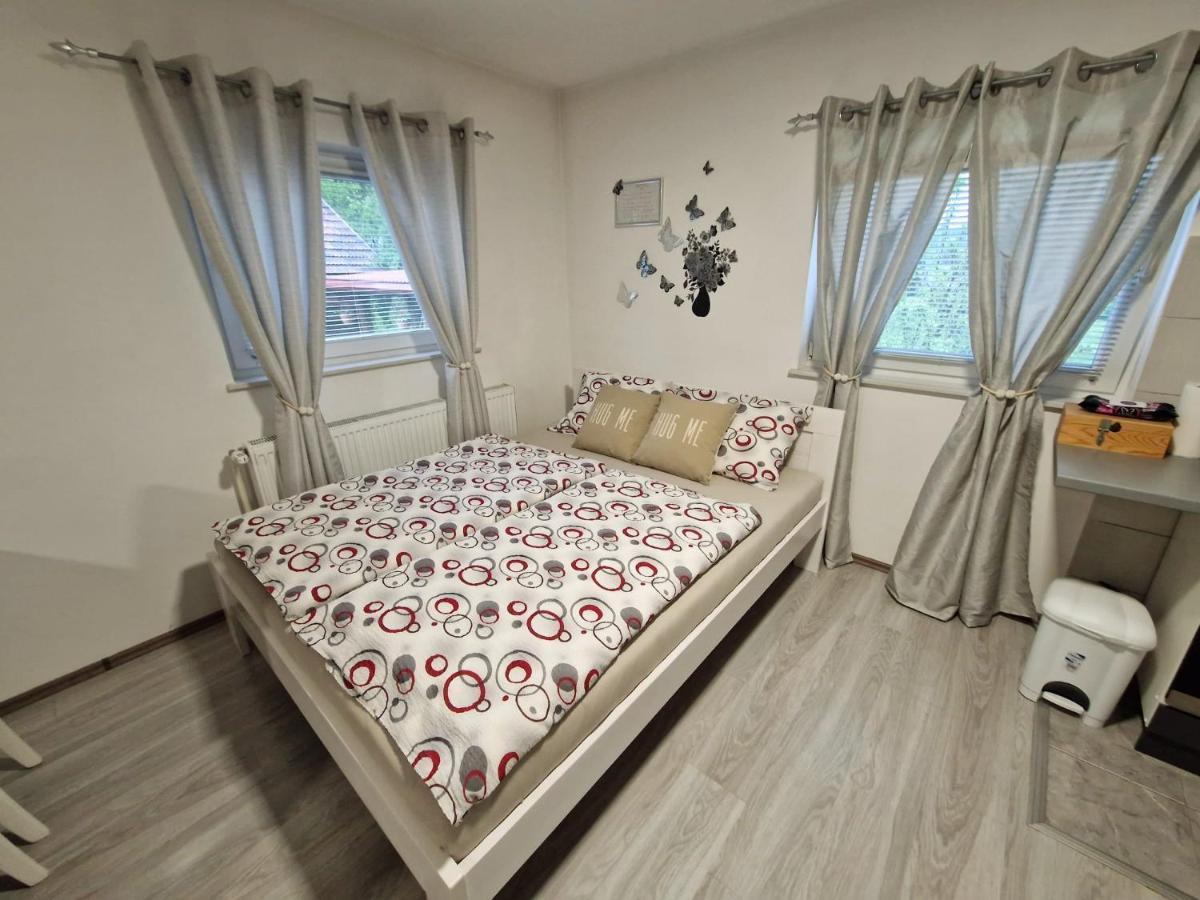 Guesthouse Ella Слуни Екстериор снимка
