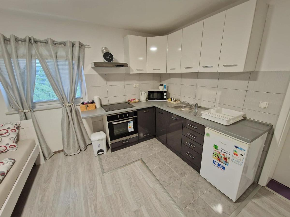 Guesthouse Ella Слуни Екстериор снимка