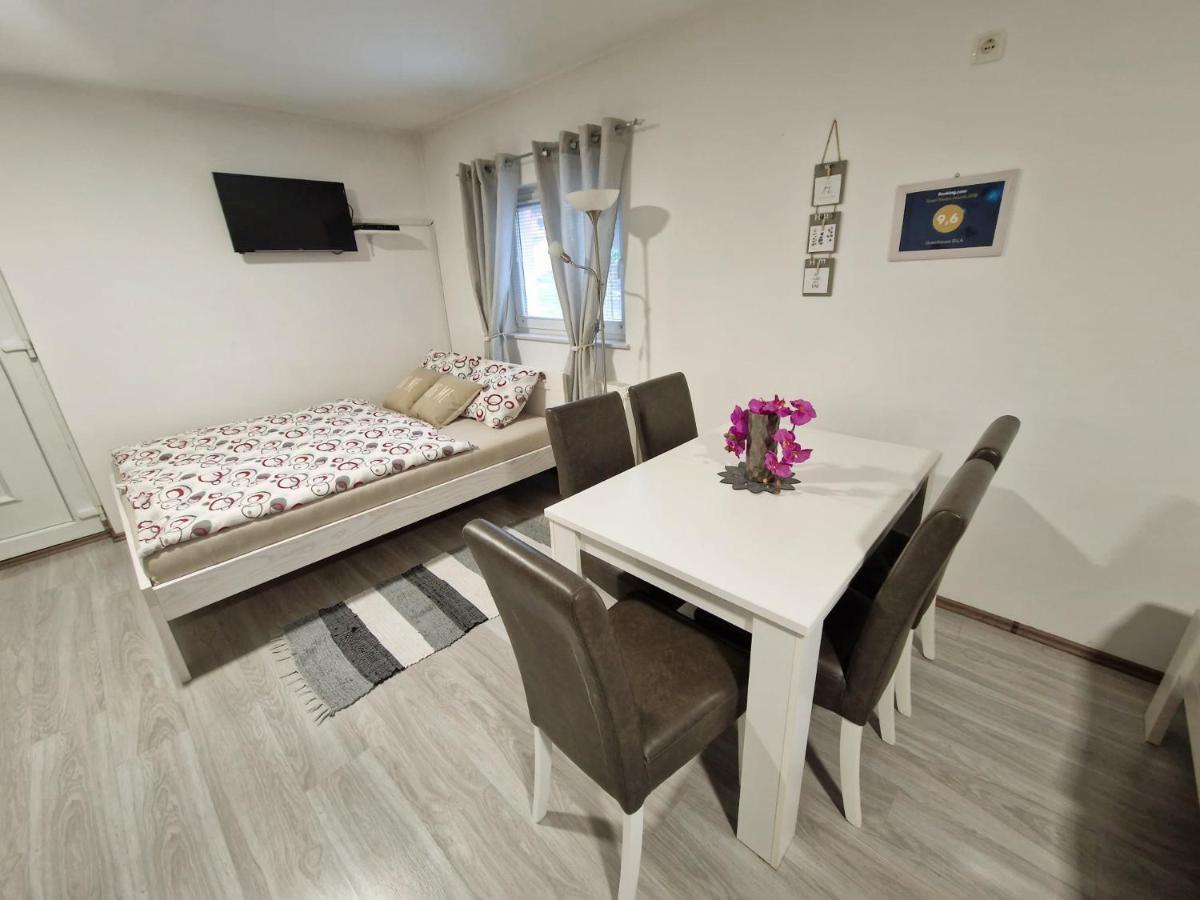 Guesthouse Ella Слуни Екстериор снимка