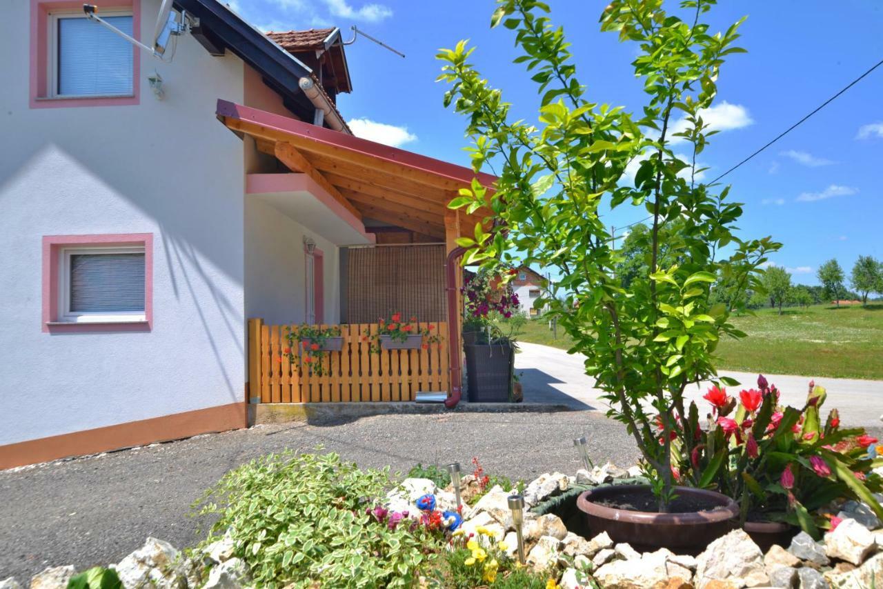 Guesthouse Ella Слуни Екстериор снимка