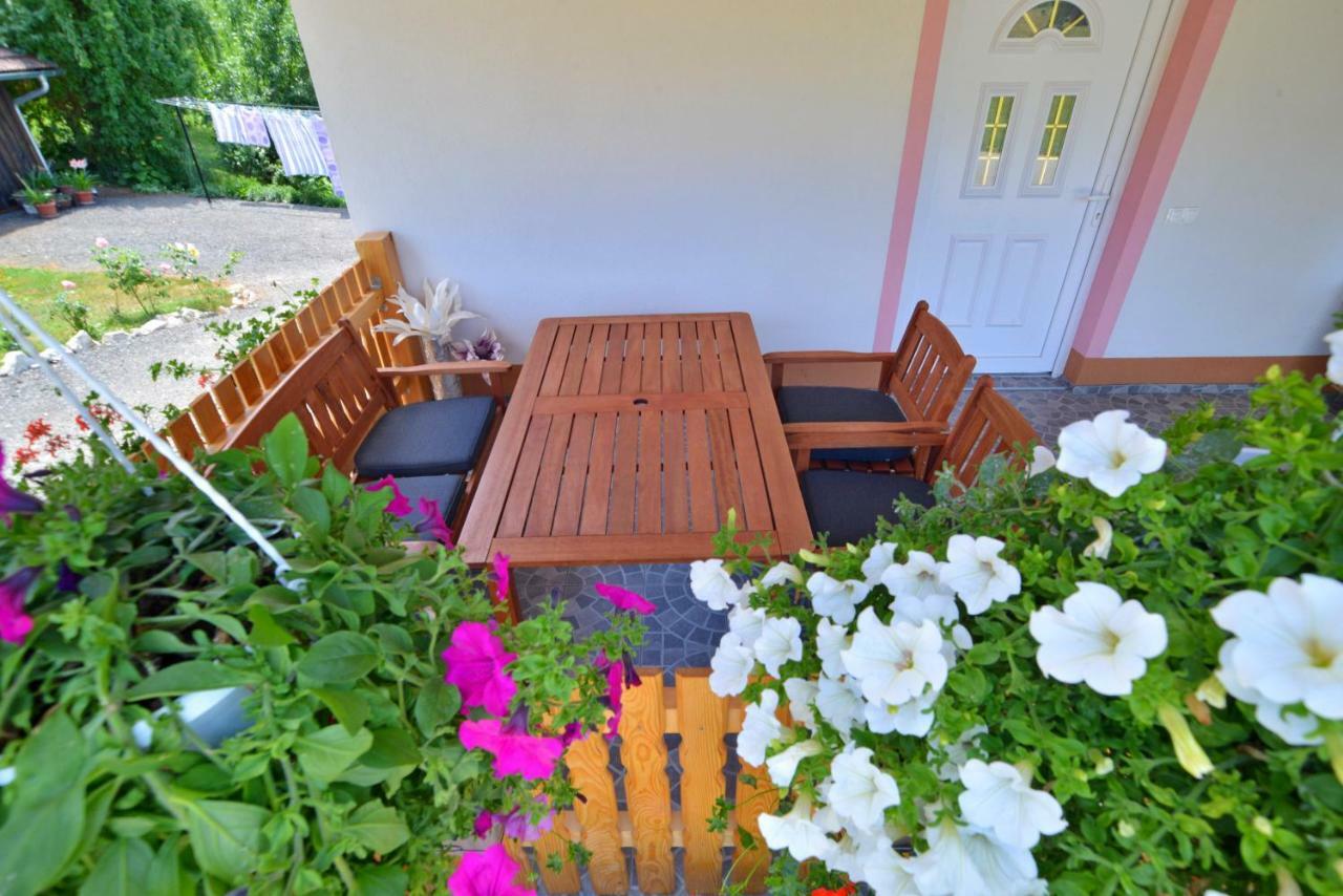 Guesthouse Ella Слуни Екстериор снимка