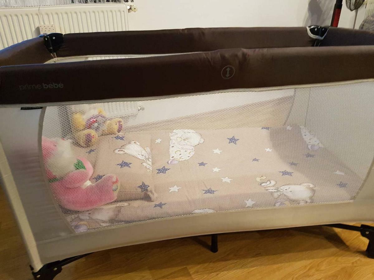 Guesthouse Ella Слуни Екстериор снимка