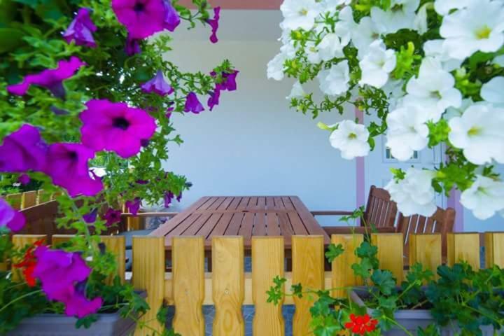 Guesthouse Ella Слуни Екстериор снимка