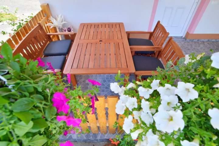 Guesthouse Ella Слуни Екстериор снимка